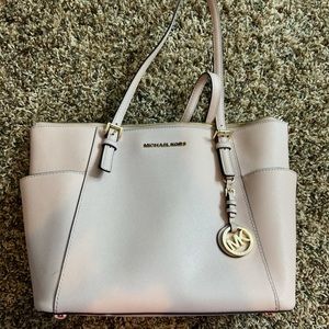 Medium-sized pale pink Michael Kors purse!!!